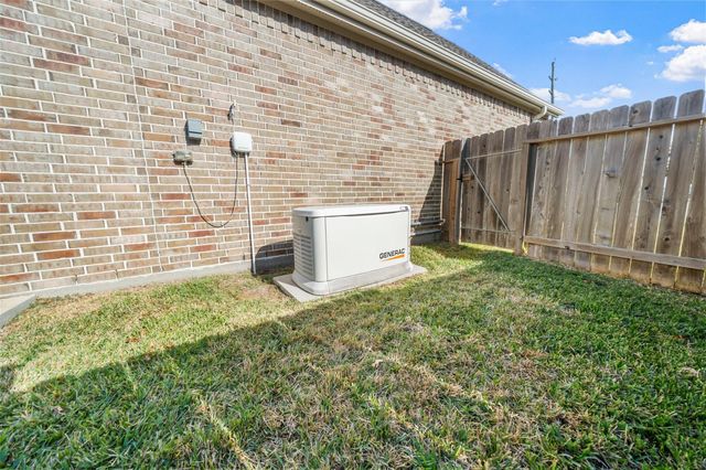 3022 Tranquility Lake Estates Boulevard, Pearland, TX 77584