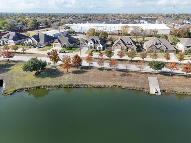 3022 Tranquility Lake Estates Boulevard, Pearland, TX 77584