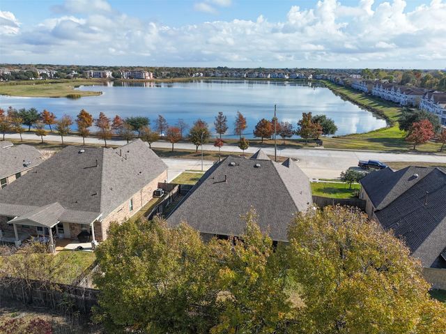 3022 Tranquility Lake Estates Boulevard, Pearland, TX 77584
