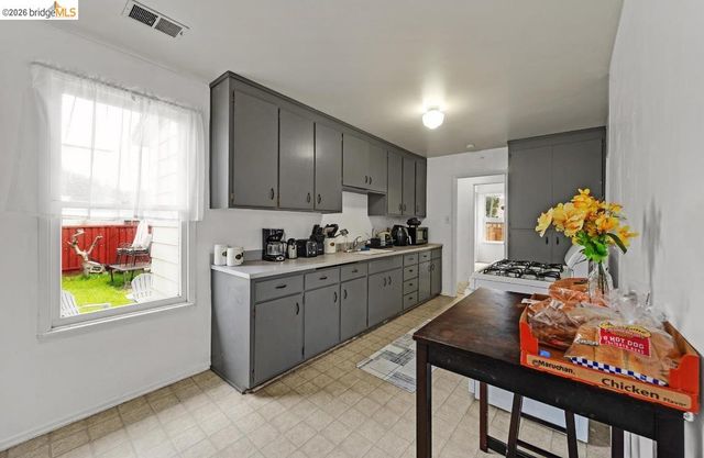 220 Perkins Ave, Vallejo, CA 94590