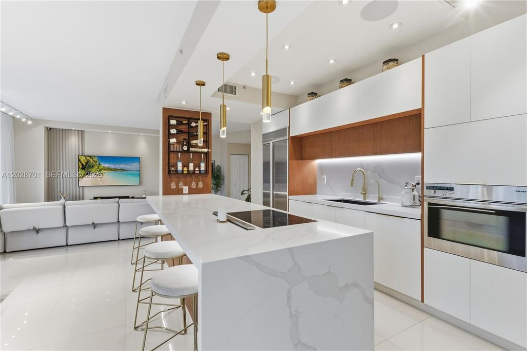 3500 Mystic Pointe Drive 104, Aventura, FL 33180