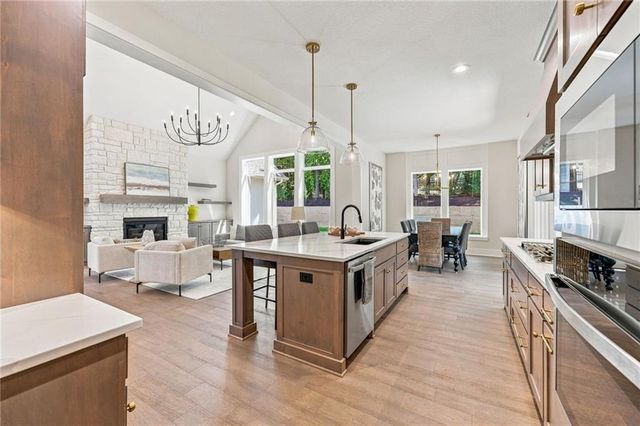 6753 Longview Road, Shawnee, KS 66218