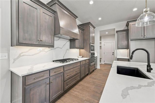 6753 Longview Road, Shawnee, KS 66218