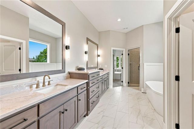 6753 Longview Road, Shawnee, KS 66218