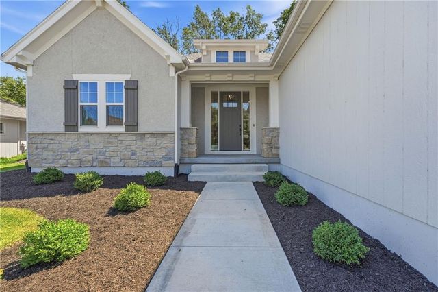 6753 Longview Road, Shawnee, KS 66218