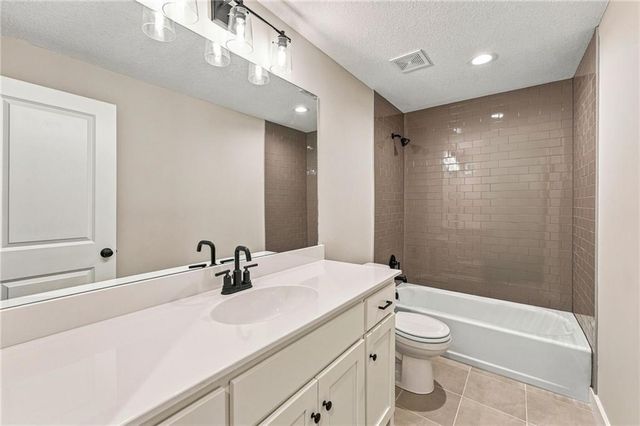 6753 Longview Road, Shawnee, KS 66218