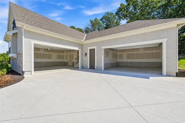 6753 Longview Road, Shawnee, KS 66218