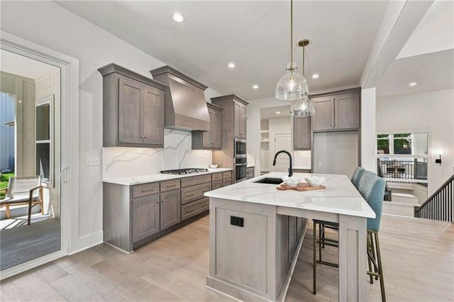 6753 Longview Road, Shawnee, KS 66218