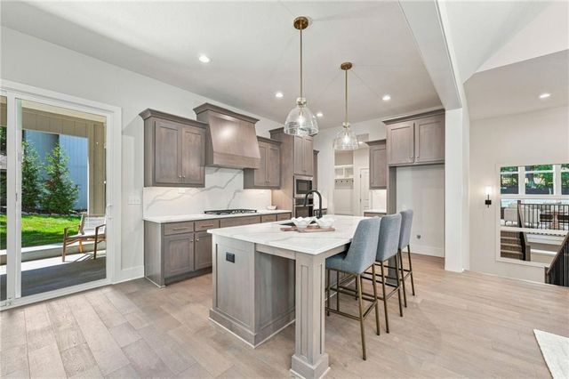 6753 Longview Road, Shawnee, KS 66218
