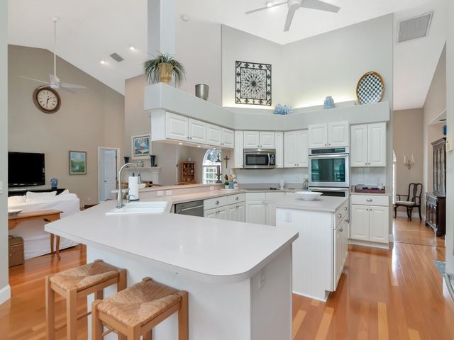 5201 SILVERADO WAY, Valrico, FL 33596