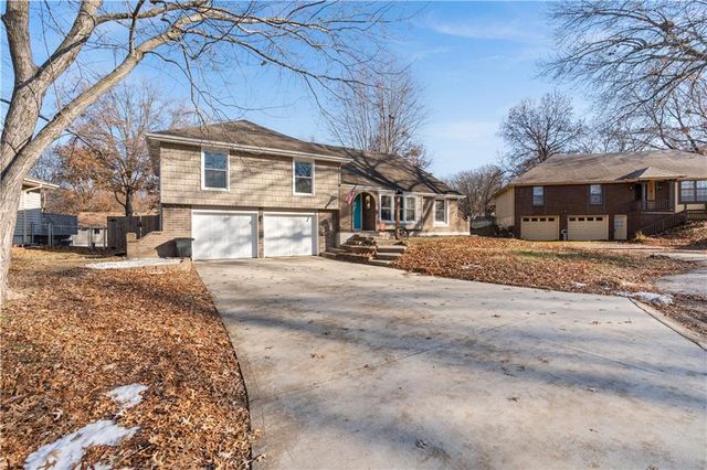 1324 SW 22nd Street, Blue Springs, MO 64015