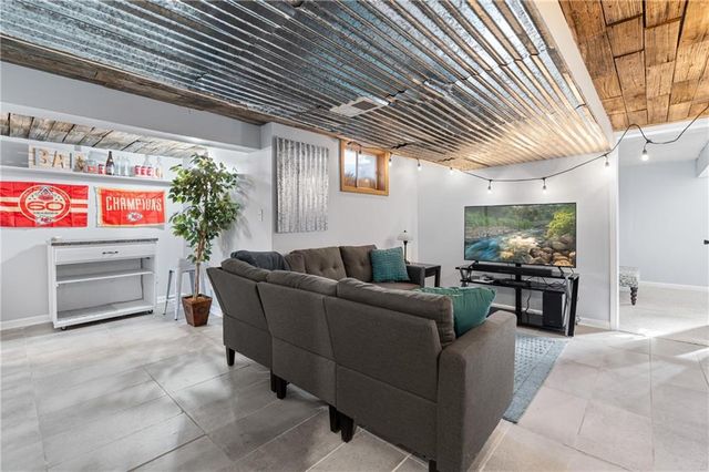 1324 SW 22nd Street, Blue Springs, MO 64015