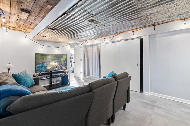 1324 SW 22nd Street, Blue Springs, MO 64015