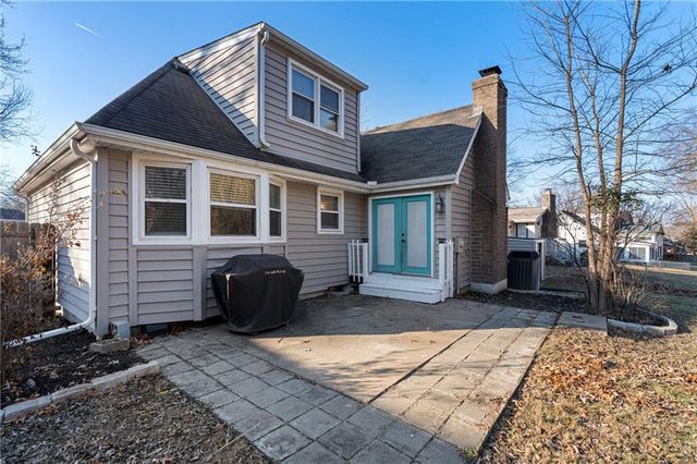 1324 SW 22nd Street, Blue Springs, MO 64015