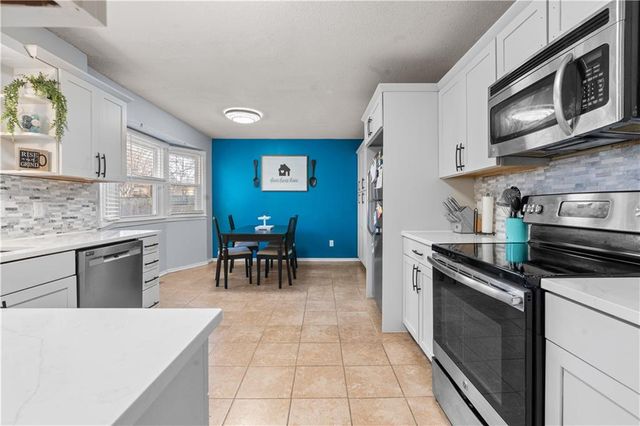 1324 SW 22nd Street, Blue Springs, MO 64015