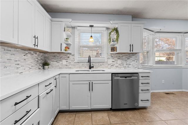 1324 SW 22nd Street, Blue Springs, MO 64015