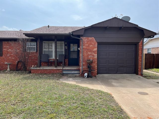5 Ridgecrest Drive, Chickasha, OK 73018