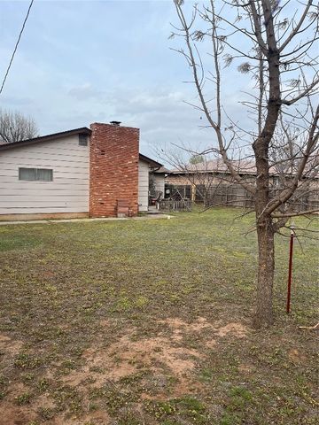 5 Ridgecrest Drive, Chickasha, OK 73018