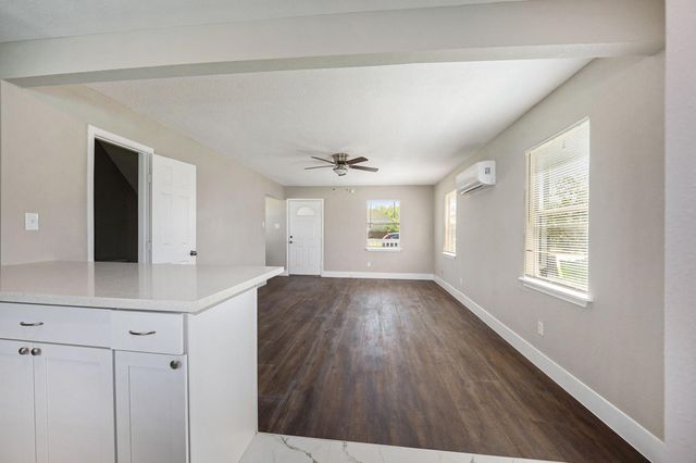 517 Center Street, Richmond, TX 77469