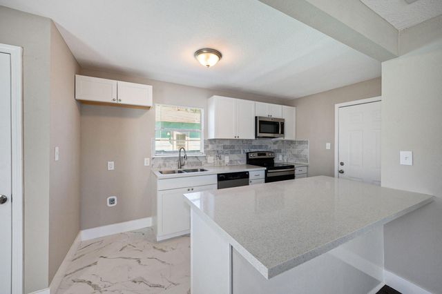 517 Center Street, Richmond, TX 77469