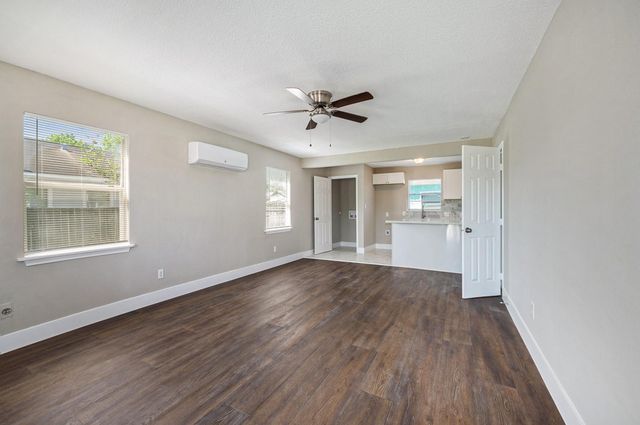517 Center Street, Richmond, TX 77469