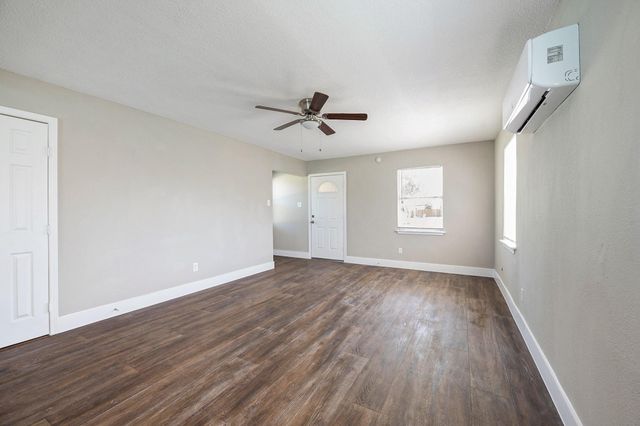 517 Center Street, Richmond, TX 77469