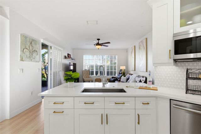 20405 CLUB VISTA LANE 3, Tampa, FL 33647