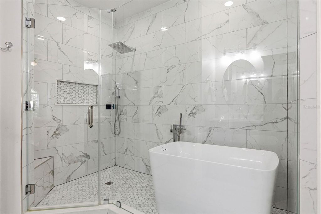 Image 19 of property listing at 20405 CLUB VISTA LANE 3, Tampa, FL 33647