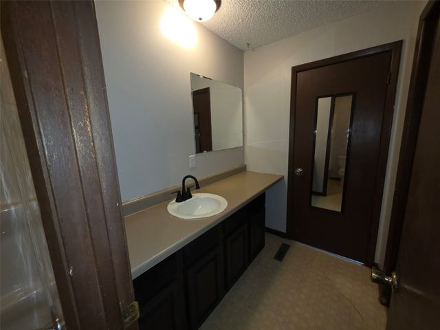 3200 SE 4th Court, Des Moines, IA 50315