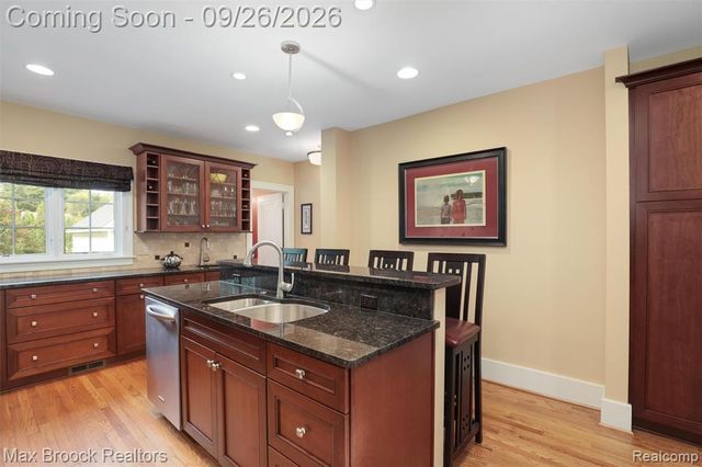 46 Oakdale Boulevard, Pleasant Ridge, MI 48069