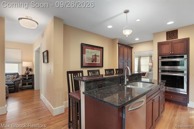 46 Oakdale Boulevard, Pleasant Ridge, MI 48069