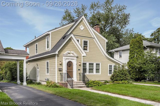 46 Oakdale Boulevard, Pleasant Ridge, MI 48069