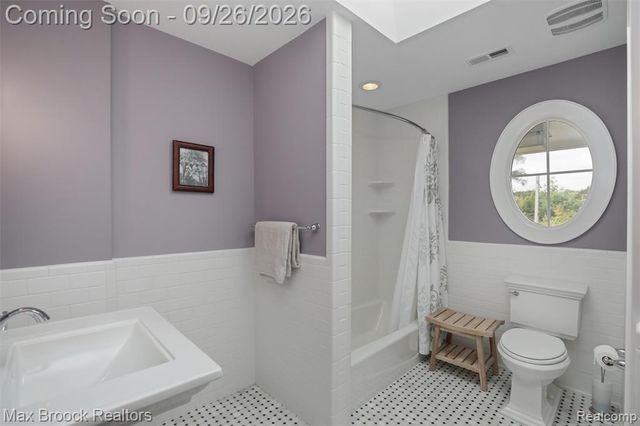 46 Oakdale Boulevard, Pleasant Ridge, MI 48069