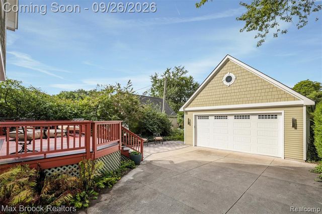 46 Oakdale Boulevard, Pleasant Ridge, MI 48069