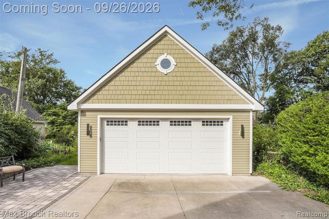 46 Oakdale Boulevard, Pleasant Ridge, MI 48069