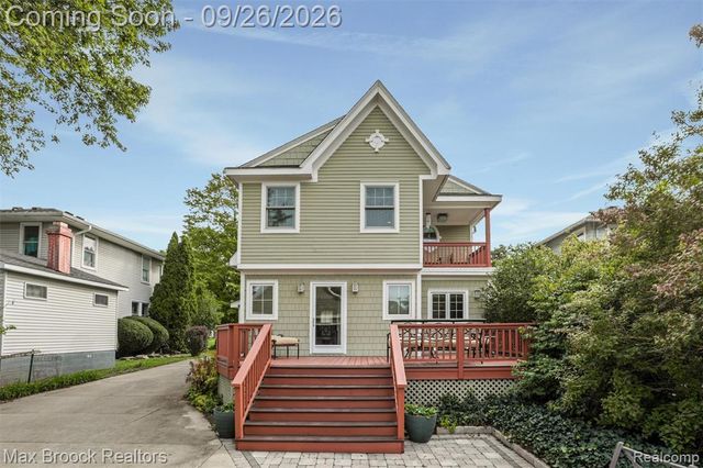 46 Oakdale Boulevard, Pleasant Ridge, MI 48069