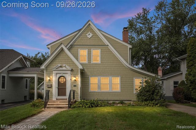 46 Oakdale Boulevard, Pleasant Ridge, MI 48069