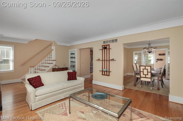 46 Oakdale Boulevard, Pleasant Ridge, MI 48069
