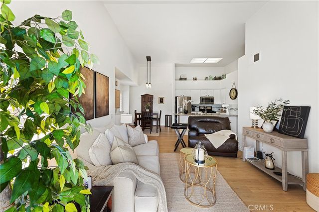 24392 Acaso 8, Laguna Hills, CA 92656