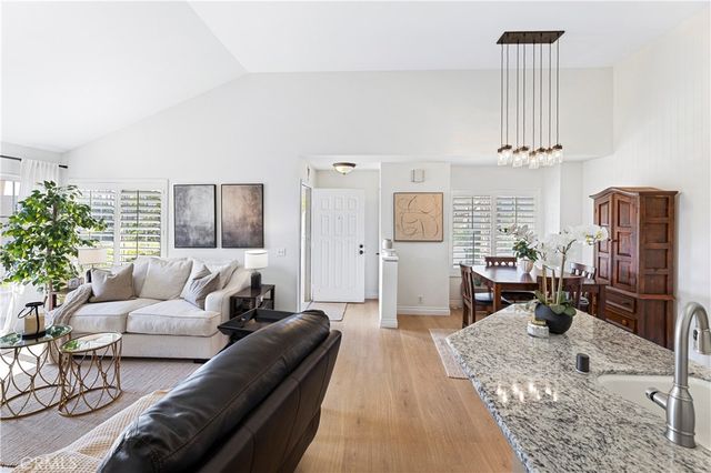 24392 Acaso 8, Laguna Hills, CA 92656