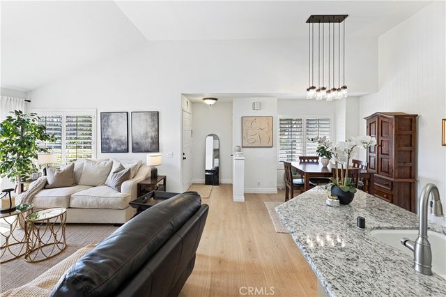 24392 Acaso 8, Laguna Hills, CA 92656