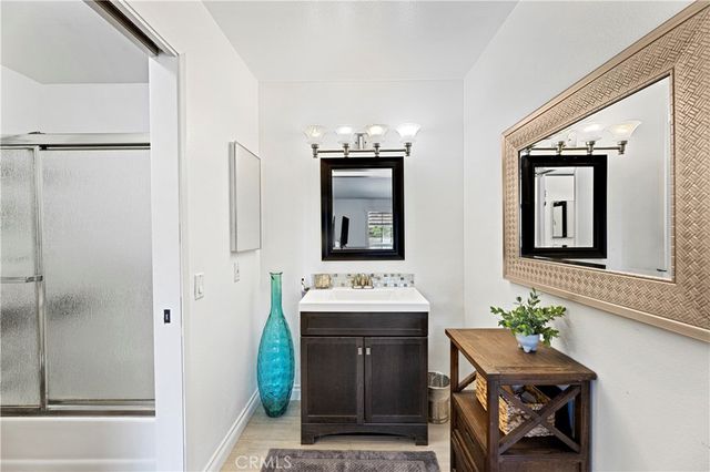 24392 Acaso 8, Laguna Hills, CA 92656