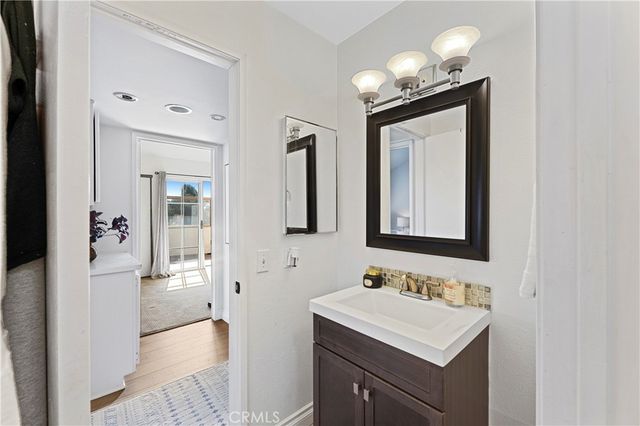 24392 Acaso 8, Laguna Hills, CA 92656