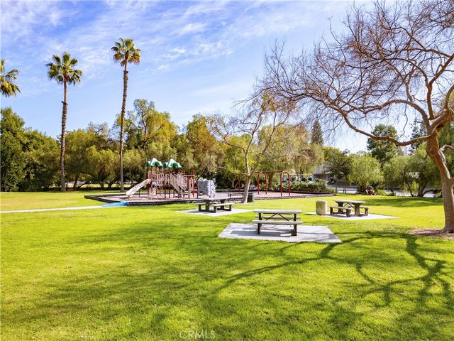 24392 Acaso 8, Laguna Hills, CA 92656