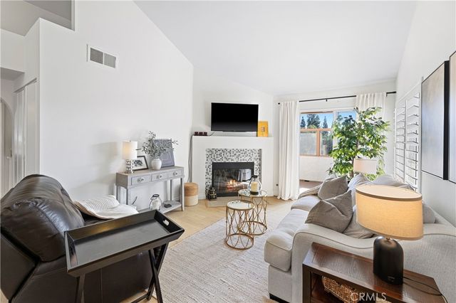 24392 Acaso 8, Laguna Hills, CA 92656