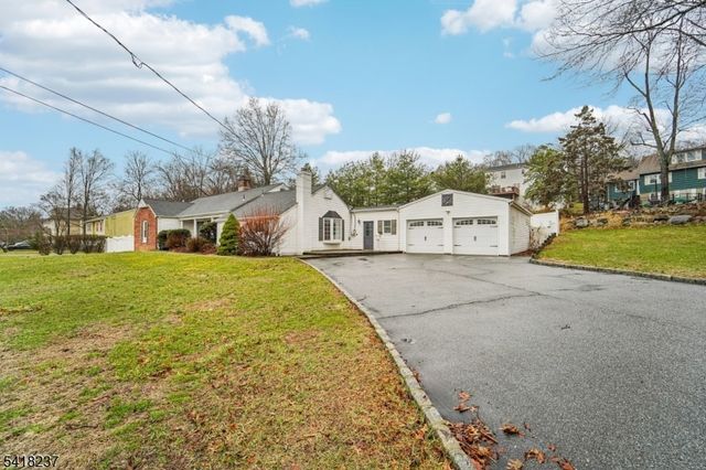 51 Catherine St, Bloomingdale Boro, NJ 07403