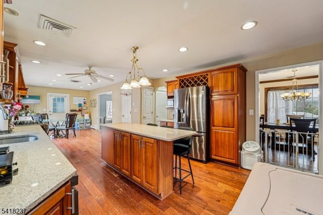 51 Catherine St, Bloomingdale Boro, NJ 07403