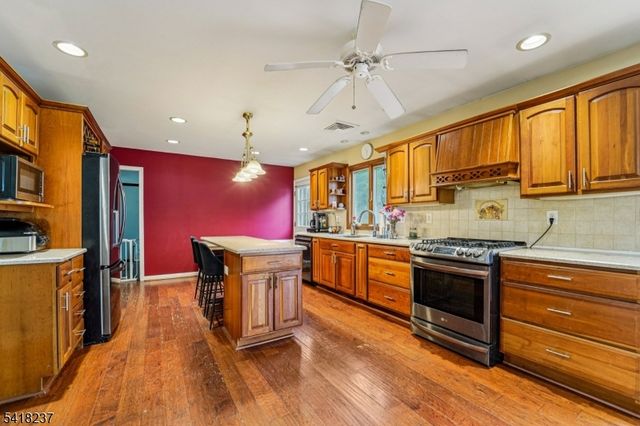 51 Catherine St, Bloomingdale Boro, NJ 07403