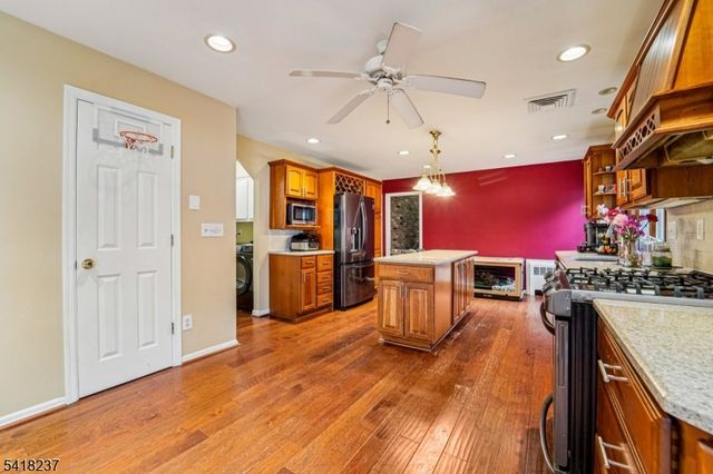 51 Catherine St, Bloomingdale Boro, NJ 07403