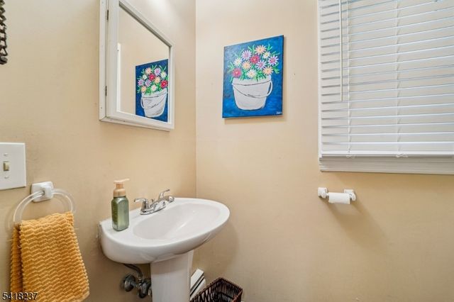 51 Catherine St, Bloomingdale Boro, NJ 07403